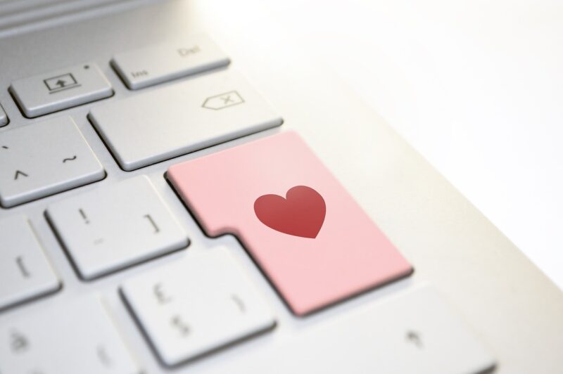 Buscando Pareja Por Internet